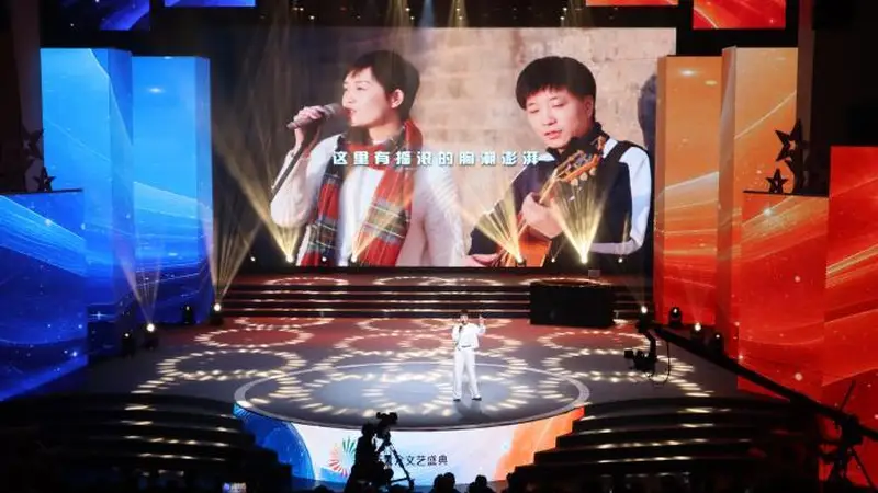 古韵遇潮音 “青春说唱 繁星共舞”青年新说唱展演在西安上演