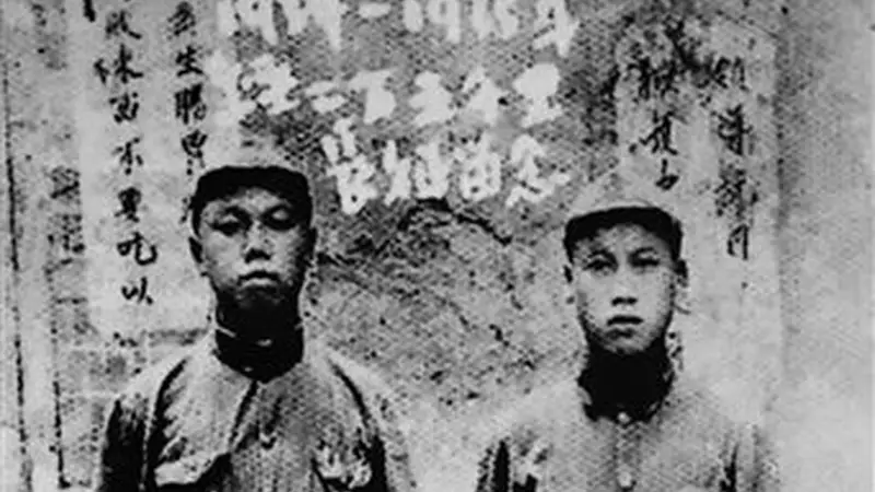 年轻的他们，挺起了胸膛