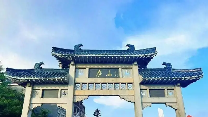南昌人避暑出现大反转：往年挤爆庐山，今年纷纷扎堆家门口溯溪