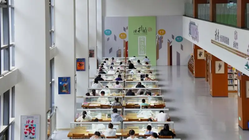 武威凉州区:以书“解暑”以读润心