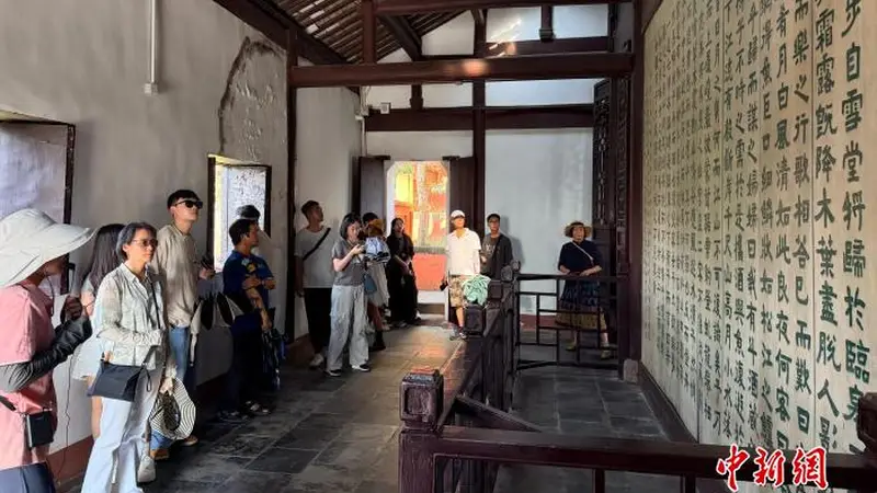 台湾师生湖北黄冈品苏轼诗词溯文化根脉