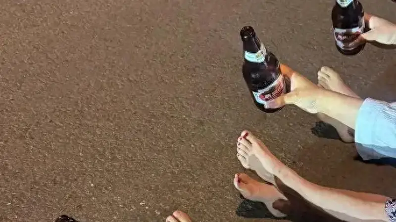 青岛人避暑大反转！往年挤爆金沙滩，今年扎堆家门口玩水！