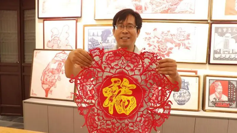 江西非遗新干剪纸：一把剪刀守匠心 方寸红纸传文脉
