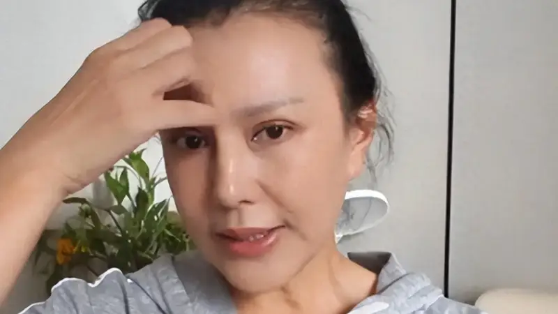 知名演员被前夫骗到破产，52岁沦落到演短剧，直言要去卖韭菜盒子