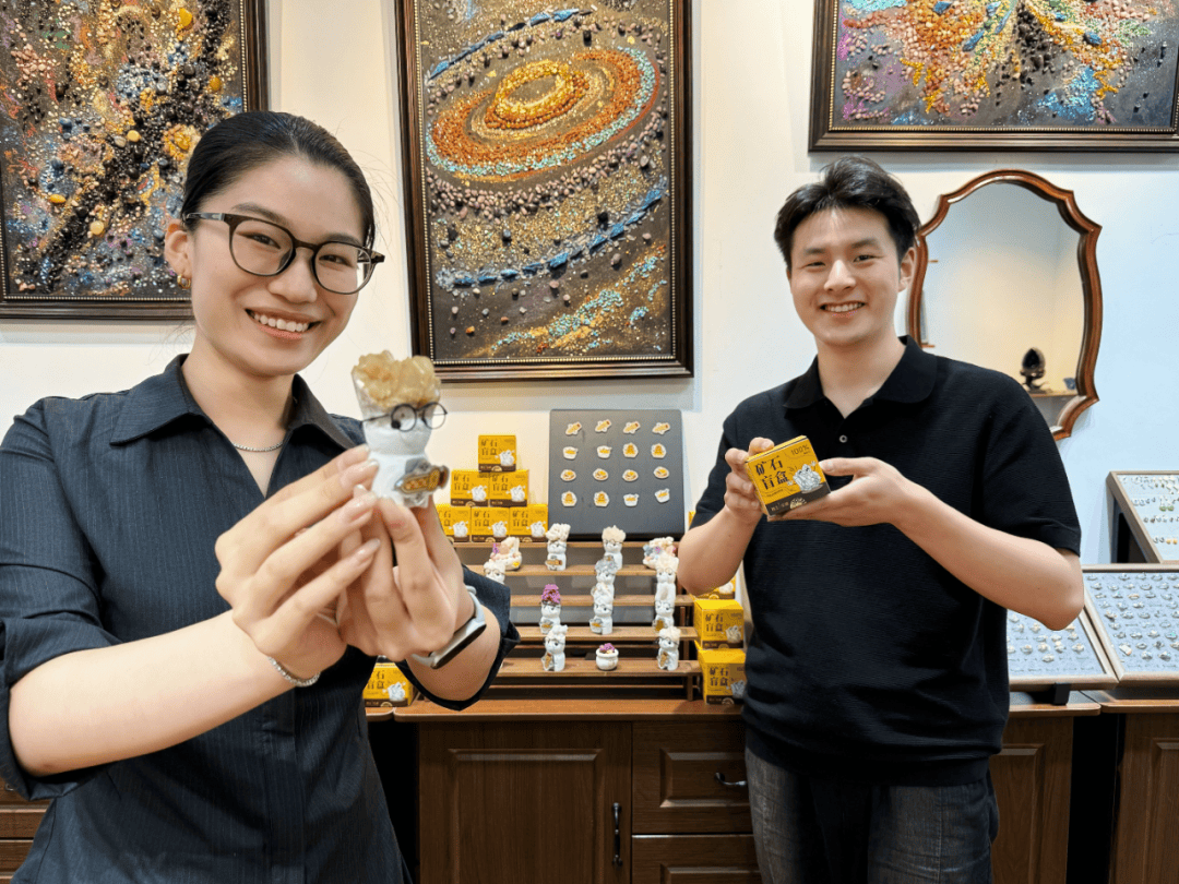 把矿石做成盲盒爆款,青春小店凭实力出圈