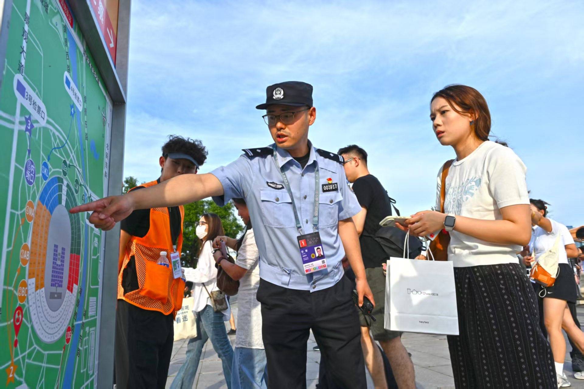累计近20万观众欢聚鸟巢,北京警方“一馆一策”筑牢安全防线
