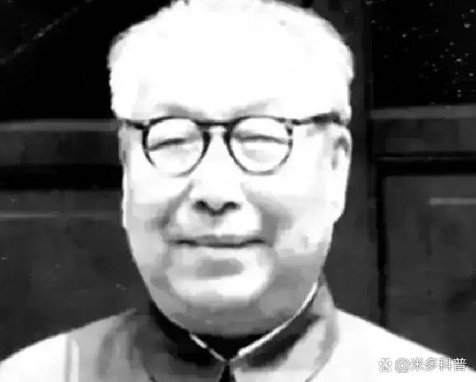 1988年农民朱海清在地里干农活,村长气喘吁吁跑来:“别干了,快回去,你家来了个大官!”1988年盛夏,河北兴隆县朱家沟的小山村突然炸开了锅。大中午,农民朱海清在地里满身大汗干活,锄头还没放稳,村长就喘着粗气跑来:“别干了,你家来大官了!”朱海清被这一嗓子吓愣了,老实一辈子,哪见过什么...