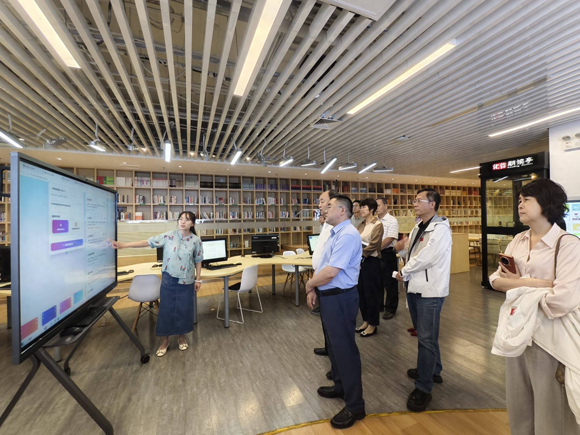 市教委:北京1400余所中小学、183万学生实现AI通识课全覆盖