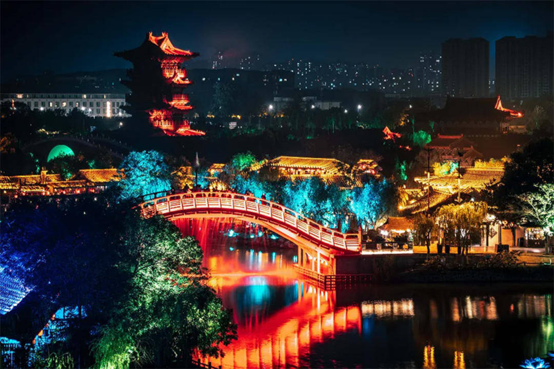听了网友劝，景区推出“免费吃瓜”活动？景区：活动的确有，但不确定是滞销西瓜