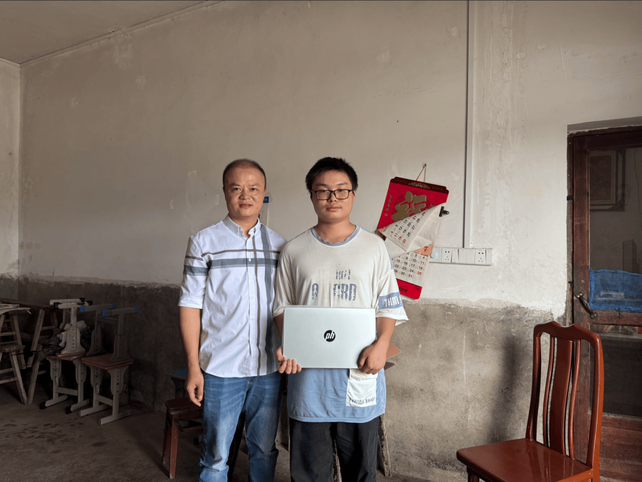 “想陪奶奶去趟张家界！”初中痛失父母湘乡少年完成高考，想替爸妈尽孝兑现父亲承诺