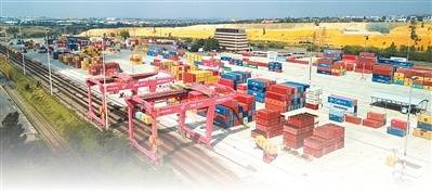 “中国共产党交出了令人信服的优异答卷”（读懂中国·读懂中国共产党）