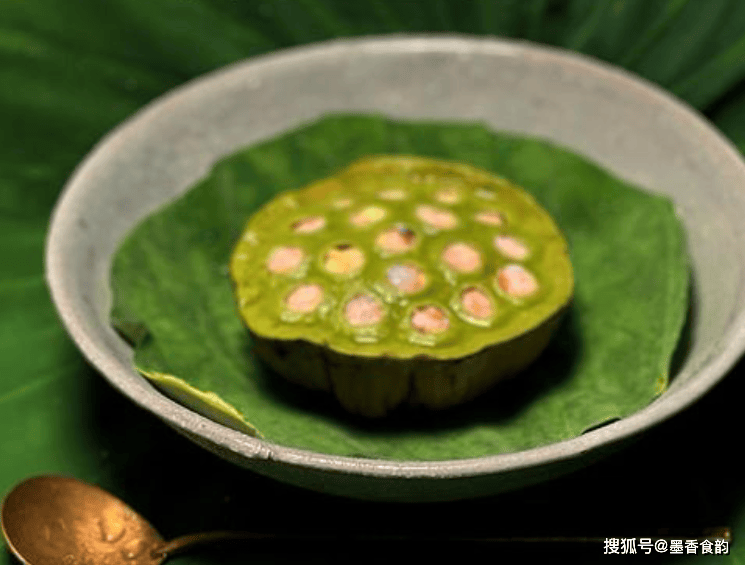 吃什么都不香？《山家清供》里的“莲房鱼包”，清香解暑比清蒸鱼还鲜