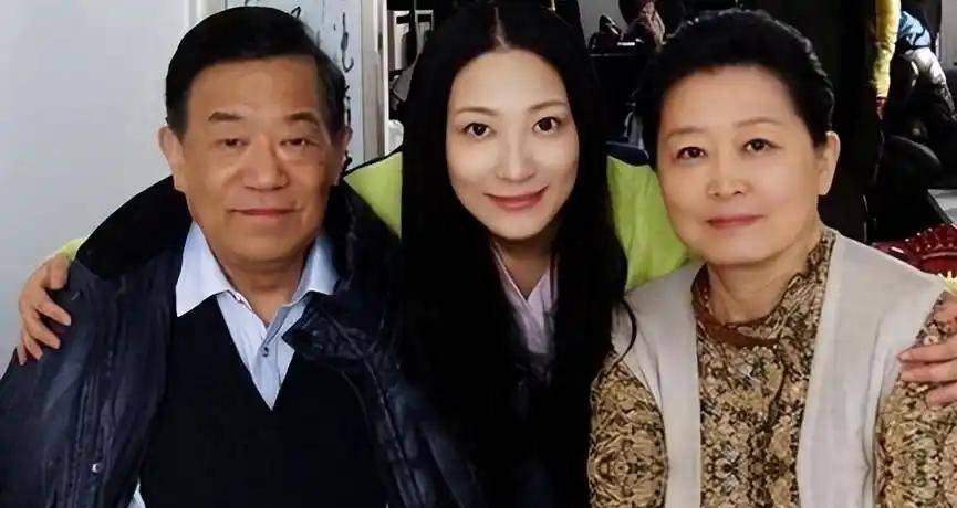 83岁高明的近况：自儿子高亮去世后，儿媳已成他和妻子的晚年依靠