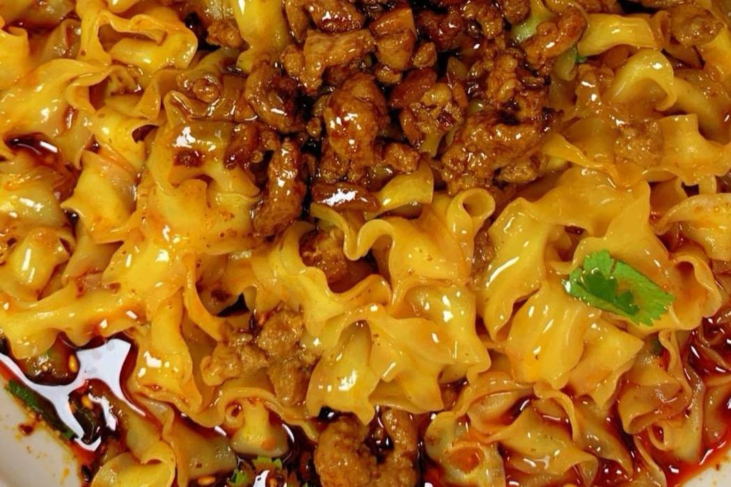 肉末刀削面,一碗酱香浓郁,专治所有没胃口
