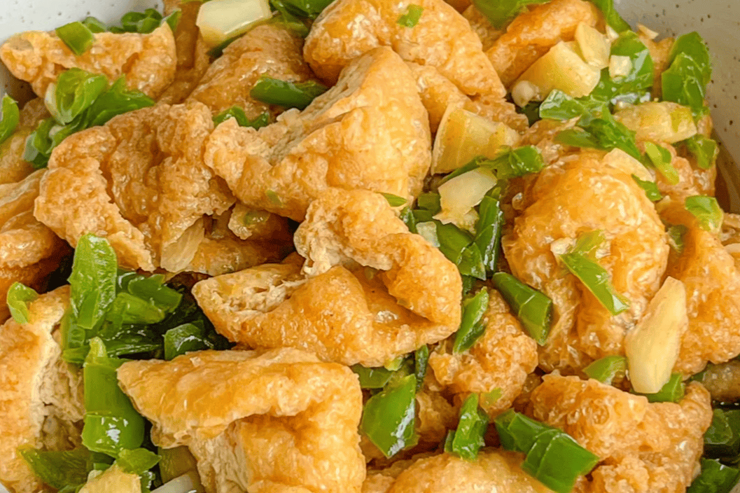 青椒炒豆泡:一口爆汁的家常巧思,平凡食材里的生活治愈力