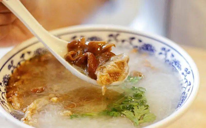 厦门特色小吃面线糊,爽滑清甜,汤鲜味美
