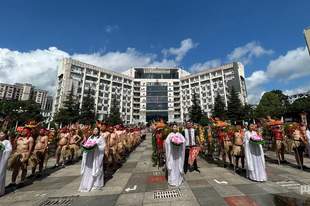 氛围感拉满!贵州平塘水龙节开泼 万人共享“吉祥水”