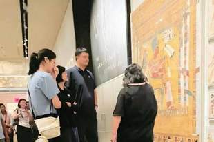 姚明16岁女儿近照曝光,身高竟超父亲肩膀,体重近200斤
