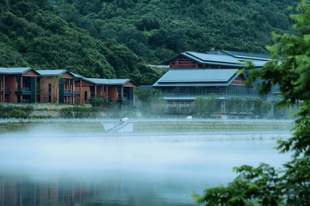 皖美宝藏小城 | 梅山的红，不止是历史；梅山的柔，不止是山水！