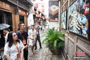 浙江金华:海外华文媒体代表感受传统非遗魅力