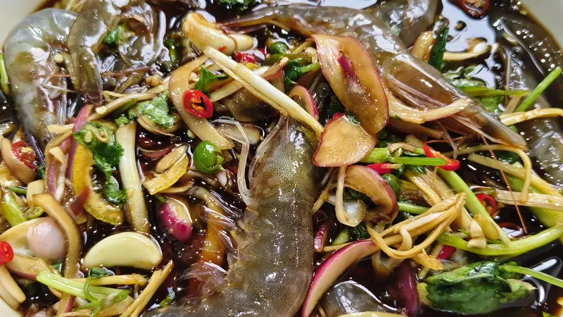 生腌明虾加山黄皮，媲美潮汕美食，一口就沦陷