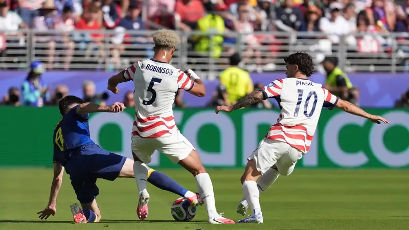 世界杯-德米罗维奇造险巴洛贡破门+中柱 半场美国1-0波黑