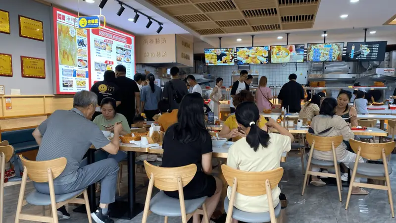 日照特色早餐：三木非遗糁汤与海鲜锅贴的美味邂逅