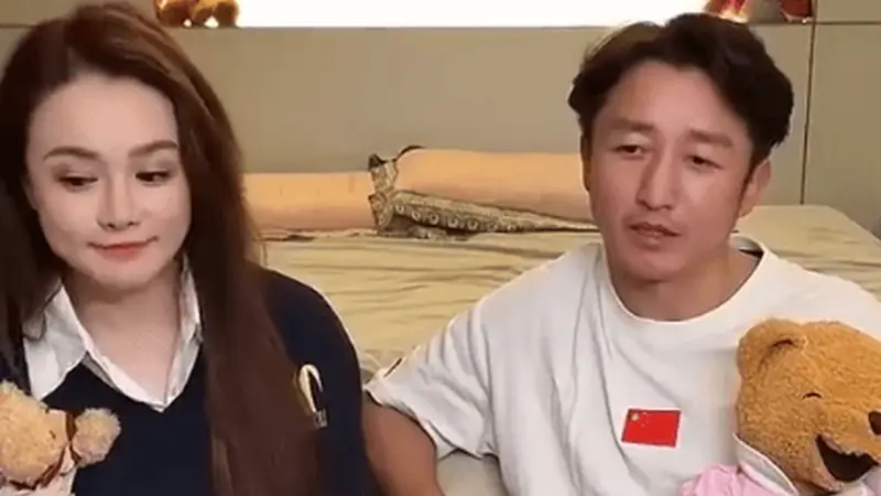 冉莹颖自曝坚持生下小儿子 邹市明回应其“不同姓”原因