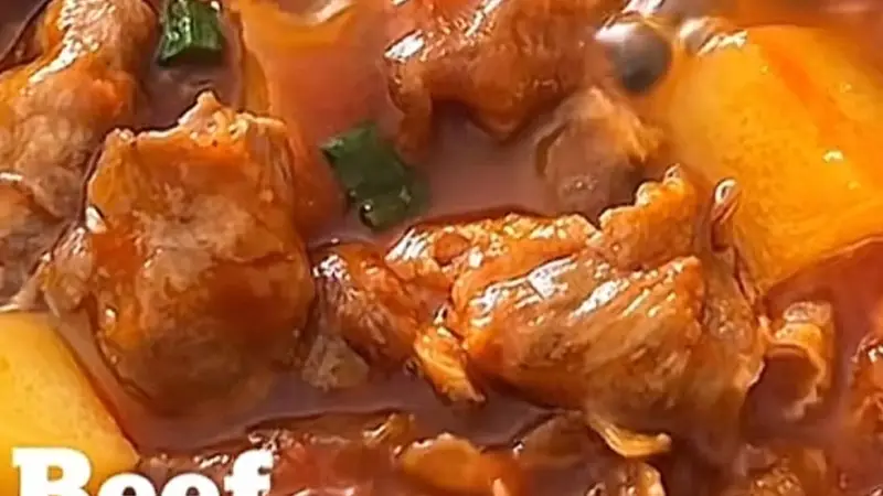 土豆肥牛煲酸甜浓郁，能炫三碗米饭