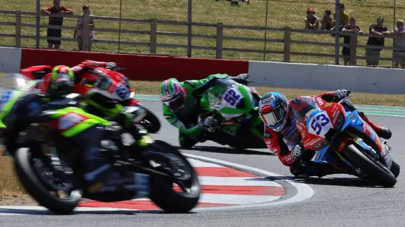WSBK多宁顿公园站次回合张雪机车第十 德比斯车手榜第二