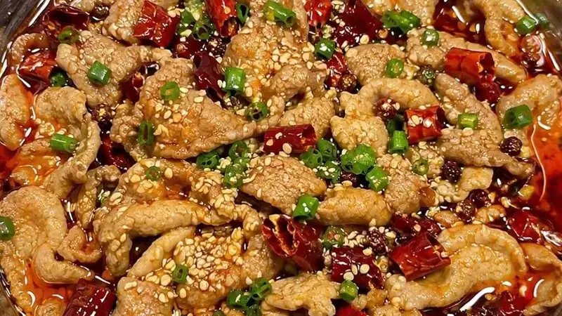 在家复刻川菜经典:嫩滑入味的家常水煮肉片