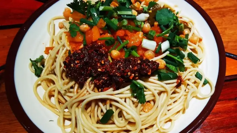 武汉以外，热干面自由：文食肆热干面这包速食里的乡愁与烟火