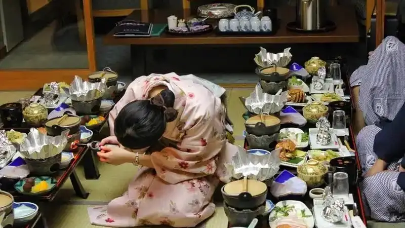 为什么日本人的笑容消失了？全民情绪破产的底层真相是什么？