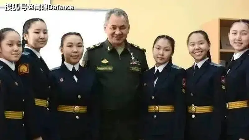 乌克兰唯一潜艇前艇长、乌奸被俄女炸死！富二代开超跑撞伤“Z英雄”