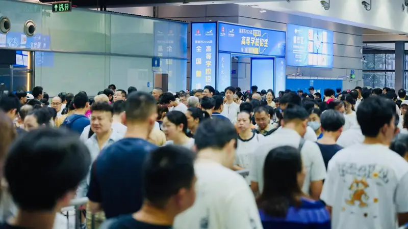 参会高校、入场人数创新高 4.5万人次逛2026深圳全国高招咨询会