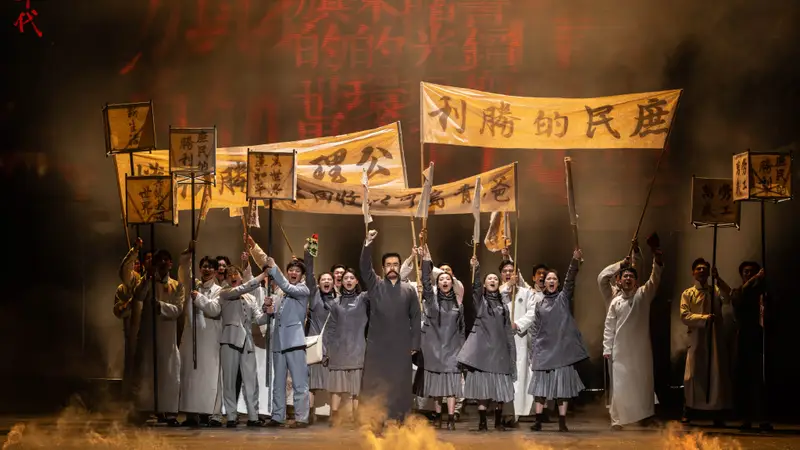 在剧场重温“建党初心”，《觉醒年代》上海演出再度售罄加演