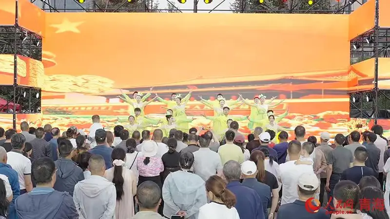 “七彩土乡·醉美互助”民俗专场秀燃动西宁城中夏夜