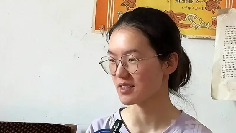 考699分被骂上热搜？因一句话被网暴，50万人点赞 教育我你是谁
