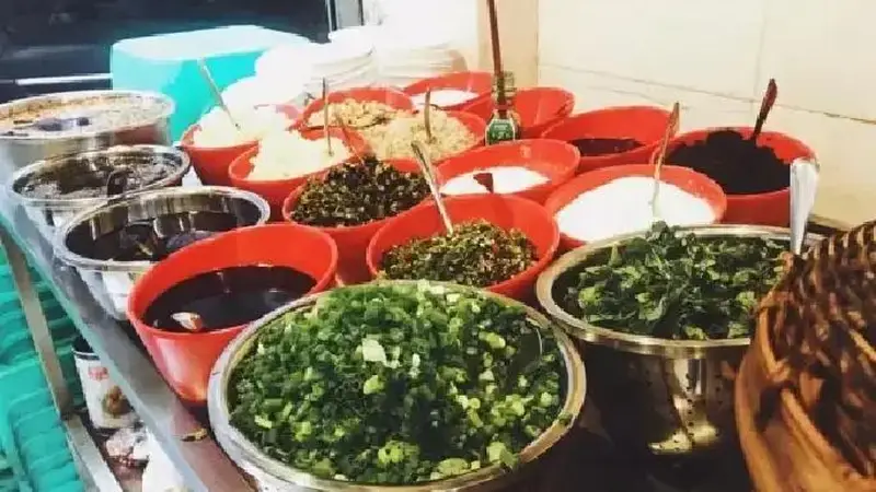 重庆江津一家开了20年的豆花饭店，一碗热乎巴烫，一口气可以干3碗大白饭
