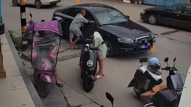 监控曝光：广东一男子快递站捅伤村书记，站门口打110报警，二审维持死刑判决