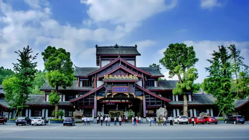 暑假“神兽”去哪遛？走，去王座厅看世界最大石狮，穿越千年古嘉州！