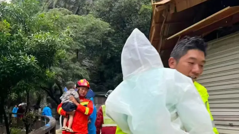 丽江虎跳峡遭遇强降雨,景区临时关停!当地称滞留游客已转移
