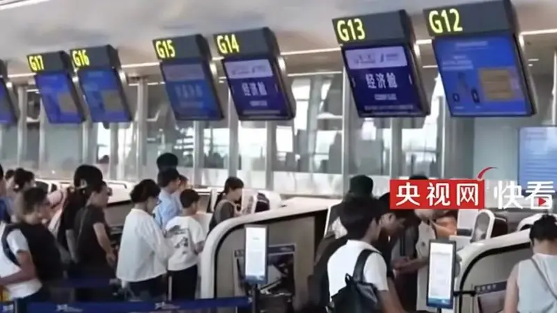 买了机票登不了机,“超售拒载”不能让旅客吃亏 | 新京报快评