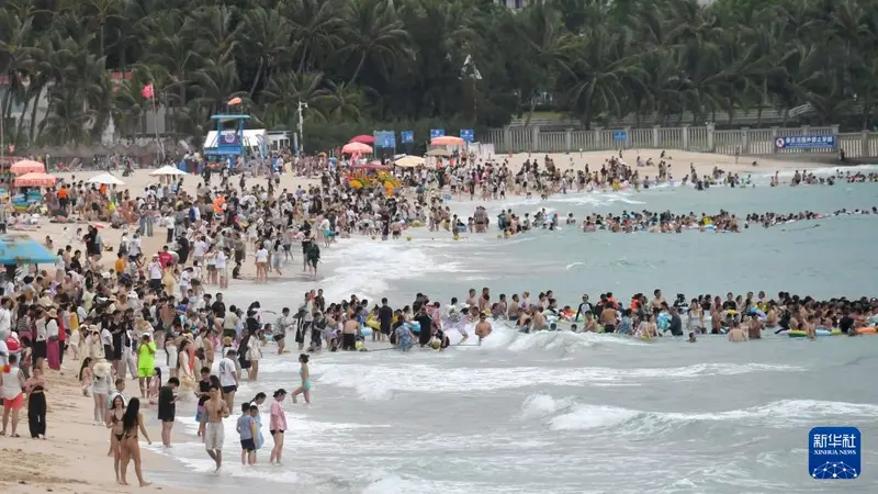 三亚迎来暑期旅游旺季 多举措保障服务质量