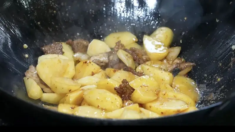 非遗面食看朔州丨平鲁黑猪肉焖土豆