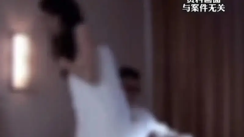 女子明知身患艾滋病仍卖淫，累计性交易达50次！与嫖客被公安机关现场抓获