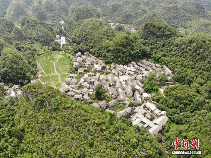 航拍贵州镇宁高荡村 千年古寨韵味浓