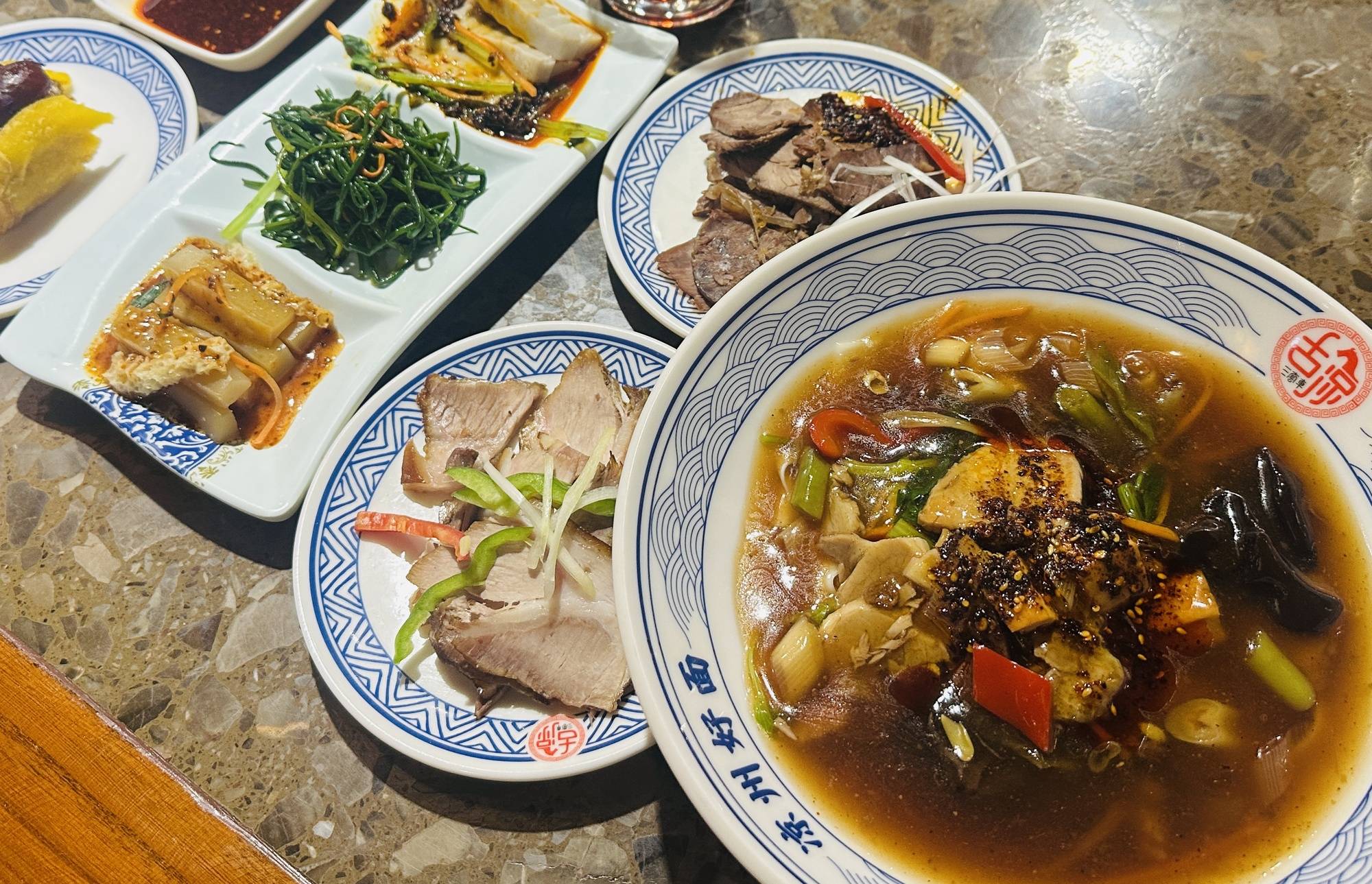 如意甘肃·清凉盛夏｜南城门下灯火长街，一口吃尽千年凉州烟火
