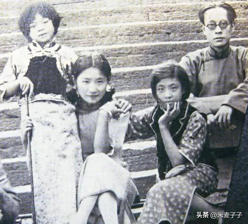 1965年,陆小曼病逝,翁瑞午长女见四下无人,迅速解开了她的衣扣