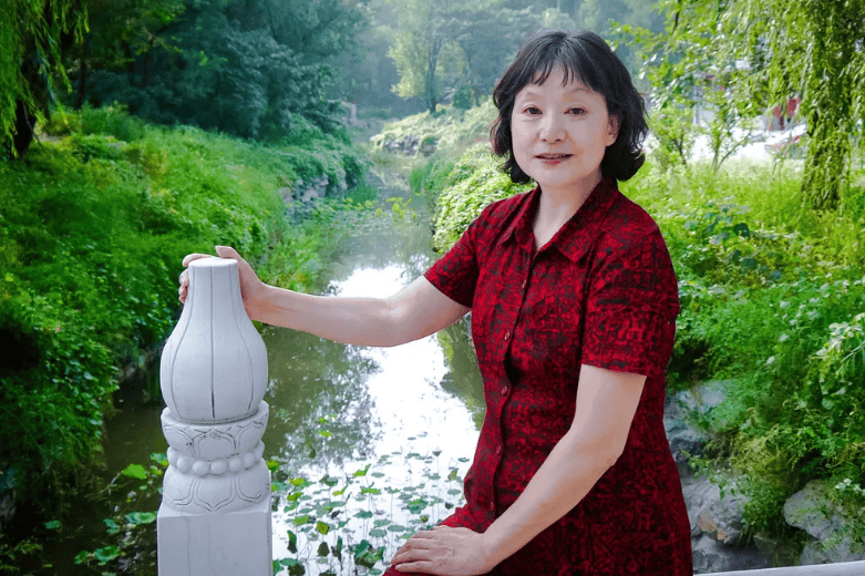 1977年恢复高考后，北京首位文科状元刘学红作文仅失1分，后来发展如何？